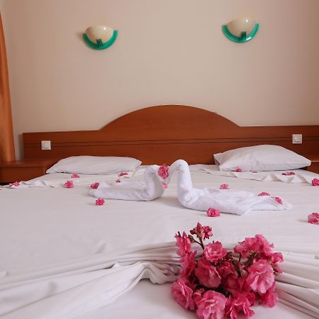 Tuntas Family Suites Кушадасы Экстерьер фото